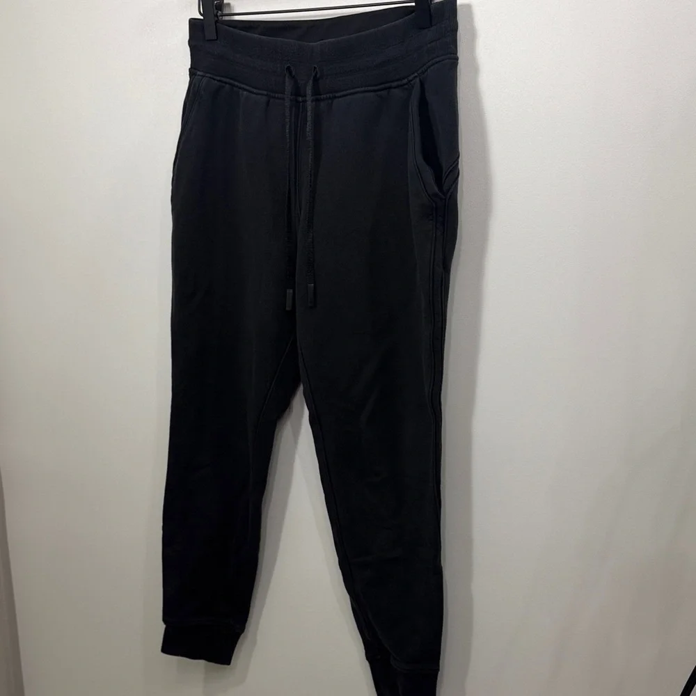 Lululemon women’s black sweatpants joggers size 6.